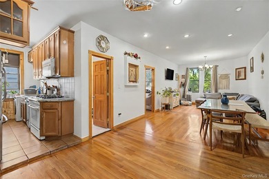 Prime Location, In The Heart Of Flushing Downtown. Very Close To - photo 5