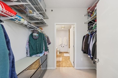 This Skyscape single-level end-unit condo offers the privacy and - photo 18
