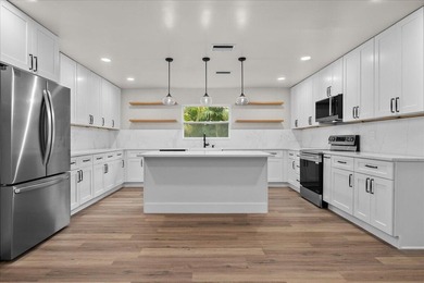 Beautifully renovated 4BR/3.5BA home in the heart of Lake Park - photo 5