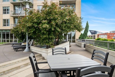 This Skyscape single-level end-unit condo offers the privacy and - photo 35
