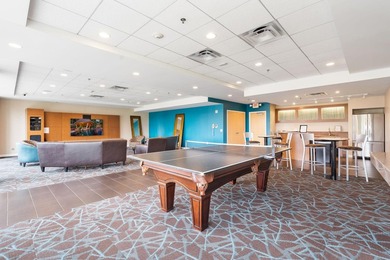 This Skyscape single-level end-unit condo offers the privacy and - photo 36