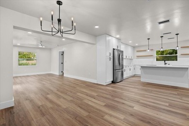 Beautifully renovated 4BR/3.5BA home in the heart of Lake Park - photo 8