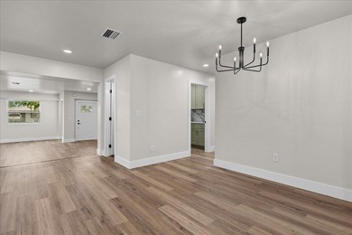 Beautifully renovated 4BR/3.5BA home in the heart of Lake Park - photo 9