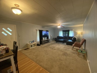Charming 3 bedroom, 1.5 bathroom home located within the city - photo 9
