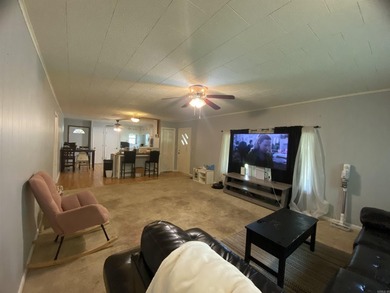 Charming 3 bedroom, 1.5 bathroom home located within the city - photo 10