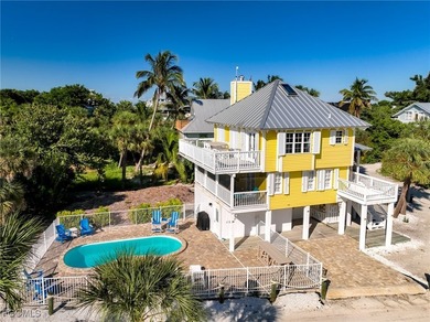 With Fantastic Gulf Views and a Prime Location just 350 feet - photo 2