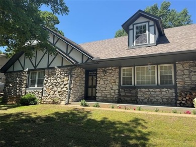 Keystone Lake living in gated Gull Bay. 2 Owner Well Cared For - photo 2