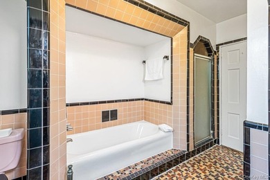 Exquisite Tudor attached townhouse nestled on a gorgeous, quiet - photo 11