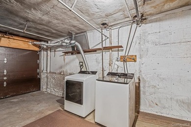 Exquisite Tudor attached townhouse nestled on a gorgeous, quiet - photo 18