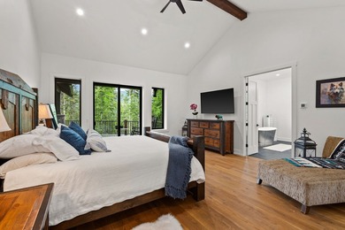 This extraordinary 6,860 SF, 5BD/5BA estate is set on 6.78 - photo 31