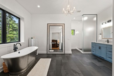 This extraordinary 6,860 SF, 5BD/5BA estate is set on 6.78 - photo 34