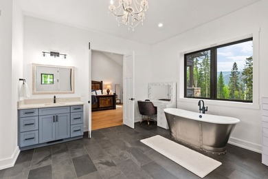 This extraordinary 6,860 SF, 5BD/5BA estate is set on 6.78 - photo 35