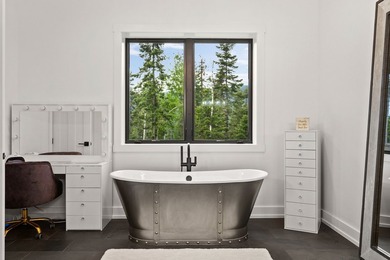 This extraordinary 6,860 SF, 5BD/5BA estate is set on 6.78 - photo 36