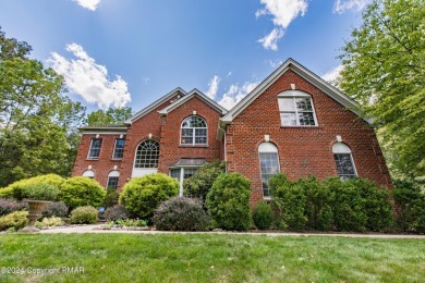 (private lake, pond, creek) Home For Sale in East Stroudsburg Pennsylvania