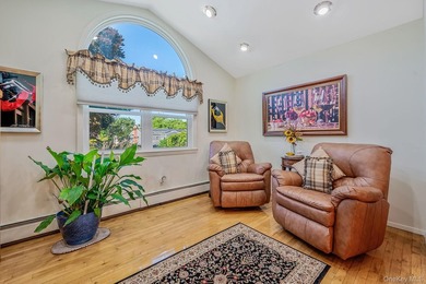 Welcome to this sprawling 1971-built, 4-bedroom, 2.5-bathroom - photo 19