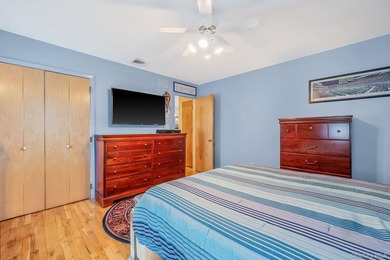 Welcome to this sprawling 1971-built, 4-bedroom, 2.5-bathroom - photo 23