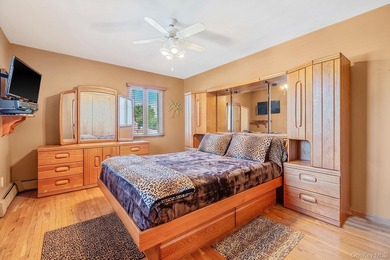 Welcome to this sprawling 1971-built, 4-bedroom, 2.5-bathroom - photo 24