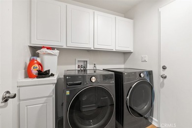 Welcome to this beautifully upgraded detached home featuring 3 - photo 24