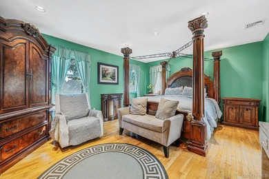 Welcome to this sprawling 1971-built, 4-bedroom, 2.5-bathroom - photo 26