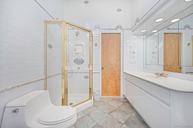 Welcome to this sprawling 1971-built, 4-bedroom, 2.5-bathroom - photo 29