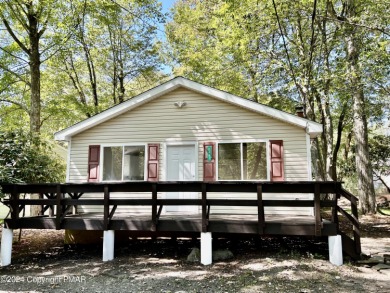 Lake Home For Sale in Pocono Summit, Pennsylvania