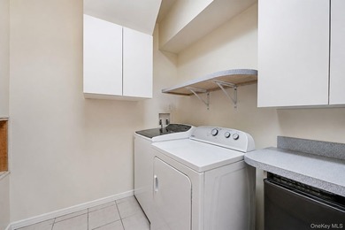 Welcome to this sprawling 1971-built, 4-bedroom, 2.5-bathroom - photo 32