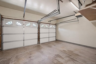 Welcome to this sprawling 1971-built, 4-bedroom, 2.5-bathroom - photo 33
