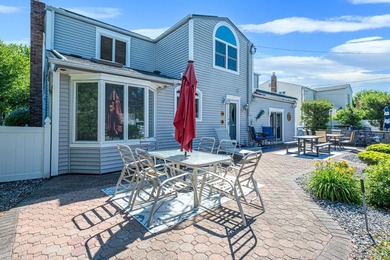 Welcome to this sprawling 1971-built, 4-bedroom, 2.5-bathroom - photo 40