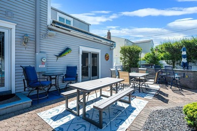 Welcome to this sprawling 1971-built, 4-bedroom, 2.5-bathroom - photo 41