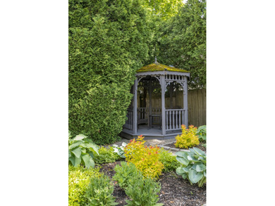 This beautiful 3,238 square foot c. 1832 Italianate sits in the - photo 44
