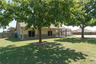 Welcome to your own private retreat in the heart of Salado! - photo 2