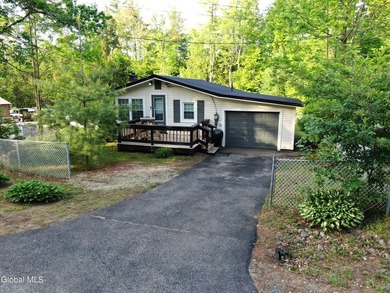 Charming, move-in-ready cottage in Broadalbin, just steps from - photo 1