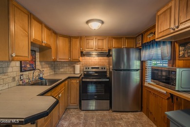 Charming, move-in-ready cottage in Broadalbin, just steps from - photo 8