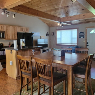 Move in ready lake cabinpletely remodeled with flooring - photo 15