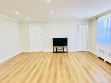 Beautiful newly renovated Large 2 Bedrooms in one of the best - photo 5