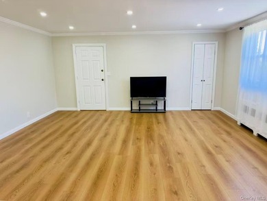 Beautiful newly renovated Large 2 Bedrooms in one of the best - photo 6