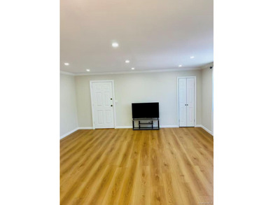 Beautiful newly renovated Large 2 Bedrooms in one of the best - photo 7