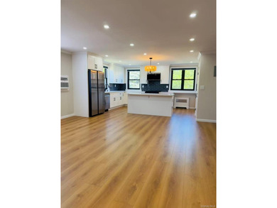 Beautiful newly renovated Large 2 Bedrooms in one of the best - photo 9
