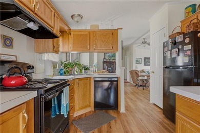 Welcome to this beautifully maintained 3-bedroom, 2-bath - photo 4