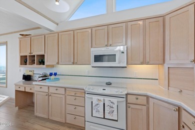 SPECTACULAR OCEAN VIEW HOME IN DESIRABLE ROADS END! Enjoy - photo 20