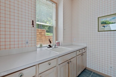 SPECTACULAR OCEAN VIEW HOME IN DESIRABLE ROADS END! Enjoy - photo 26