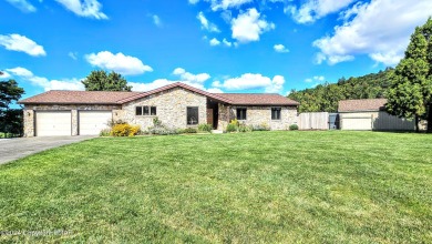 Lake Home For Sale in Lehighton, Pennsylvania