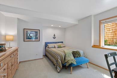 SPECTACULAR OCEAN VIEW HOME IN DESIRABLE ROADS END! Enjoy - photo 47