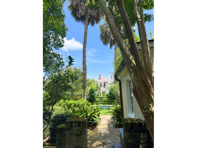 42 South Battery, also known as the Robert Murray House is a