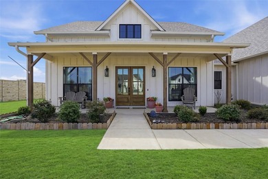 Experience the perfect blend of modern farmhouse style and - photo 5