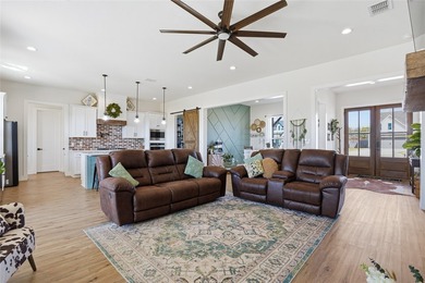 Experience the perfect blend of modern farmhouse style and - photo 8