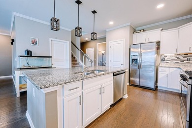 Welcome to this beautifully maintained 4 bedroom, 3.5 bath - photo 4