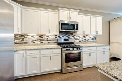 Welcome to this beautifully maintained 4 bedroom, 3.5 bath - photo 5