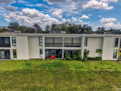 Wonderfully renovated 2 bedrooms, 2 bath condo unit in great - photo 13