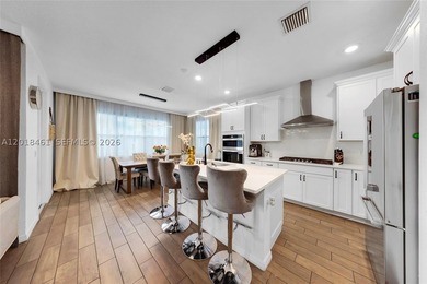 Welcome to Oak Tree, one of Oakland Park's most desirable gated - photo 9